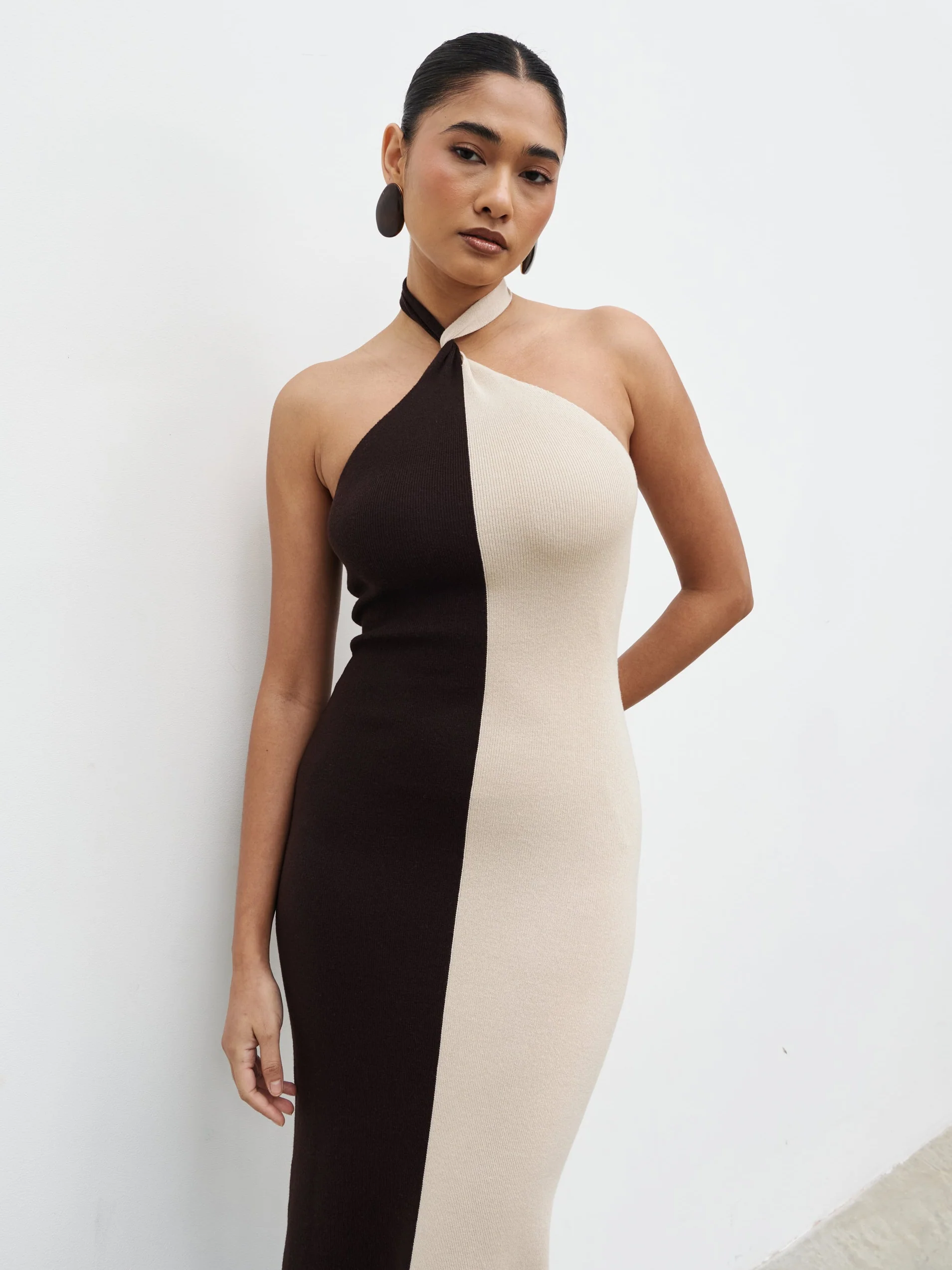 Berkley Contrast Knit Maxi Dress - Beige and Chocolate Brown - Image 4