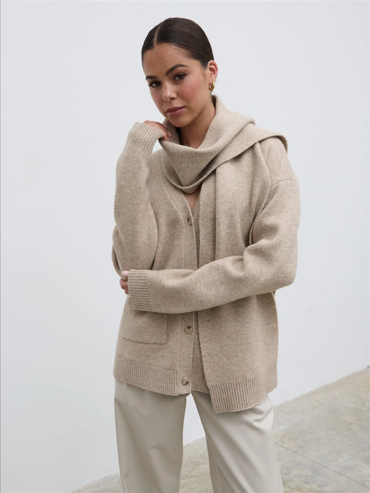 Murphy Cardigan Knit Scarf Set - Beige - Image 2